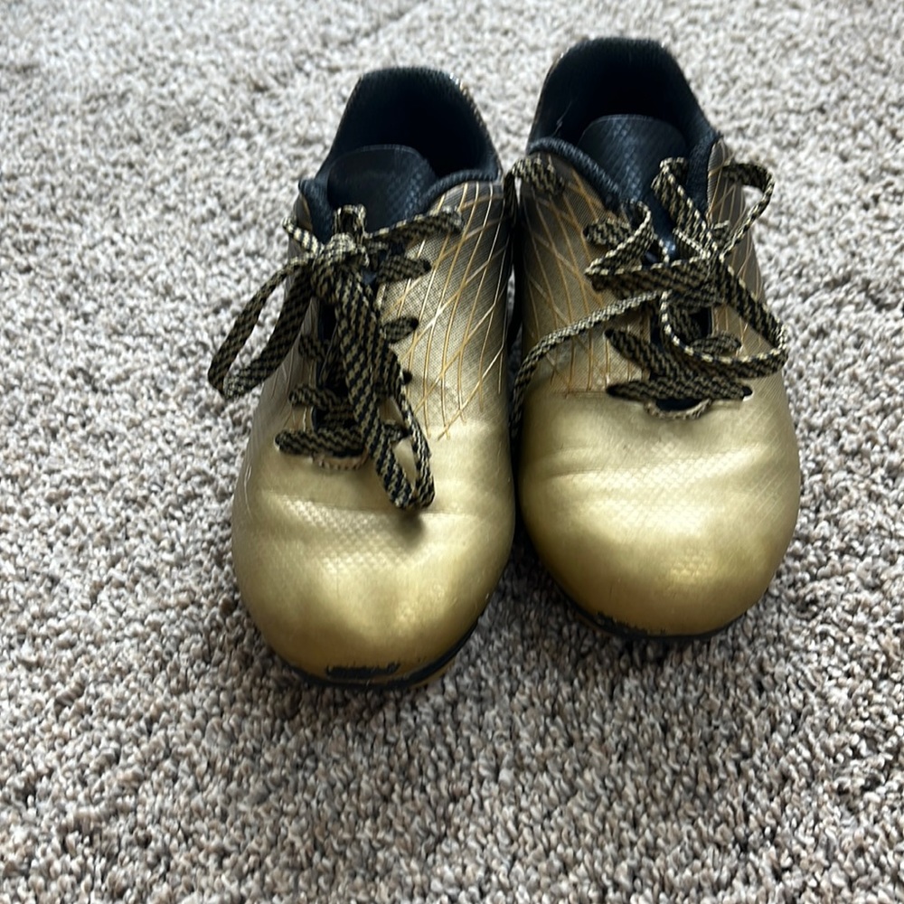 Great condition soccer cleats kids size 11